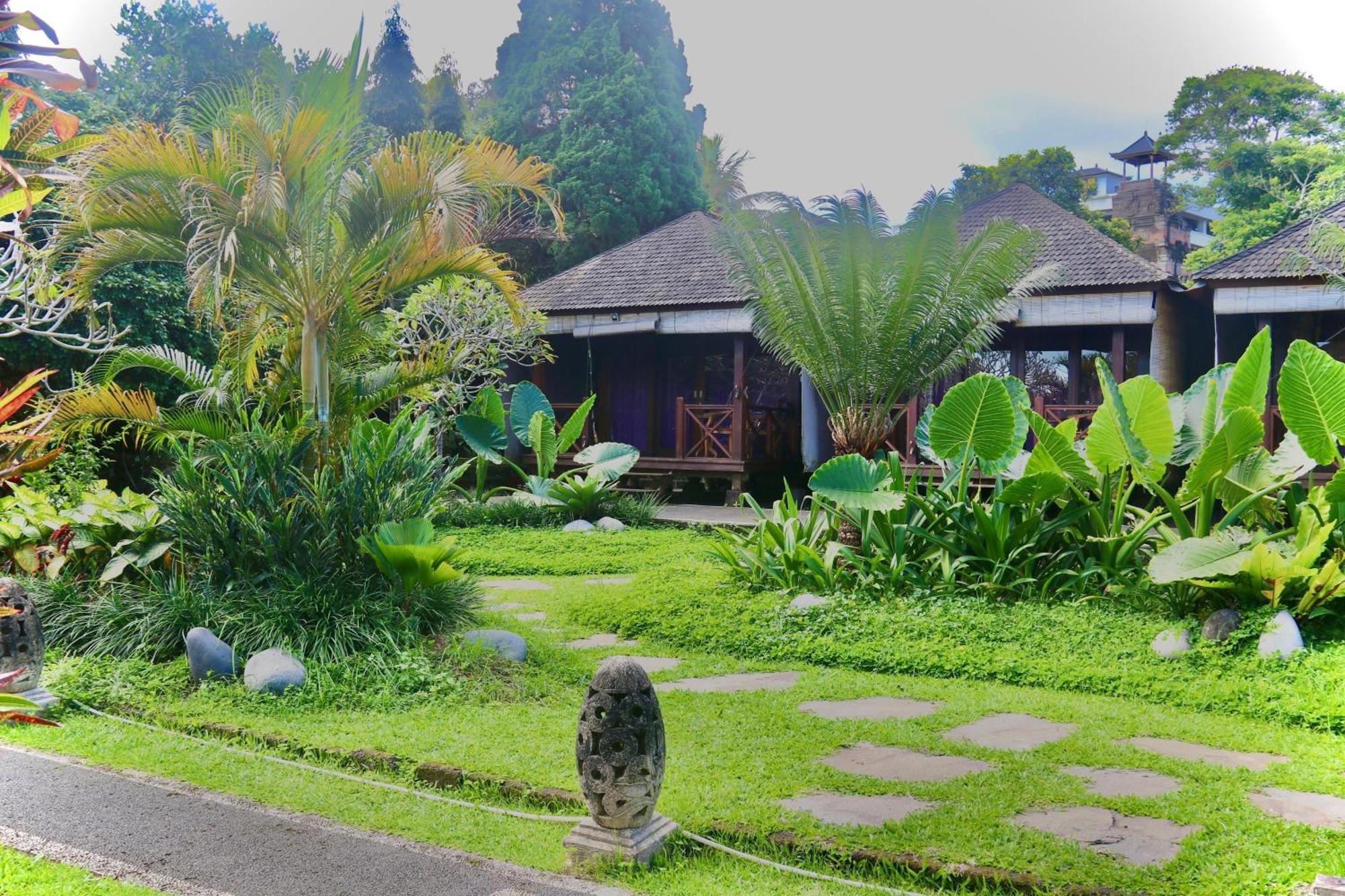 Puri Karang Besakih Hotel Menanga Bagian luar foto