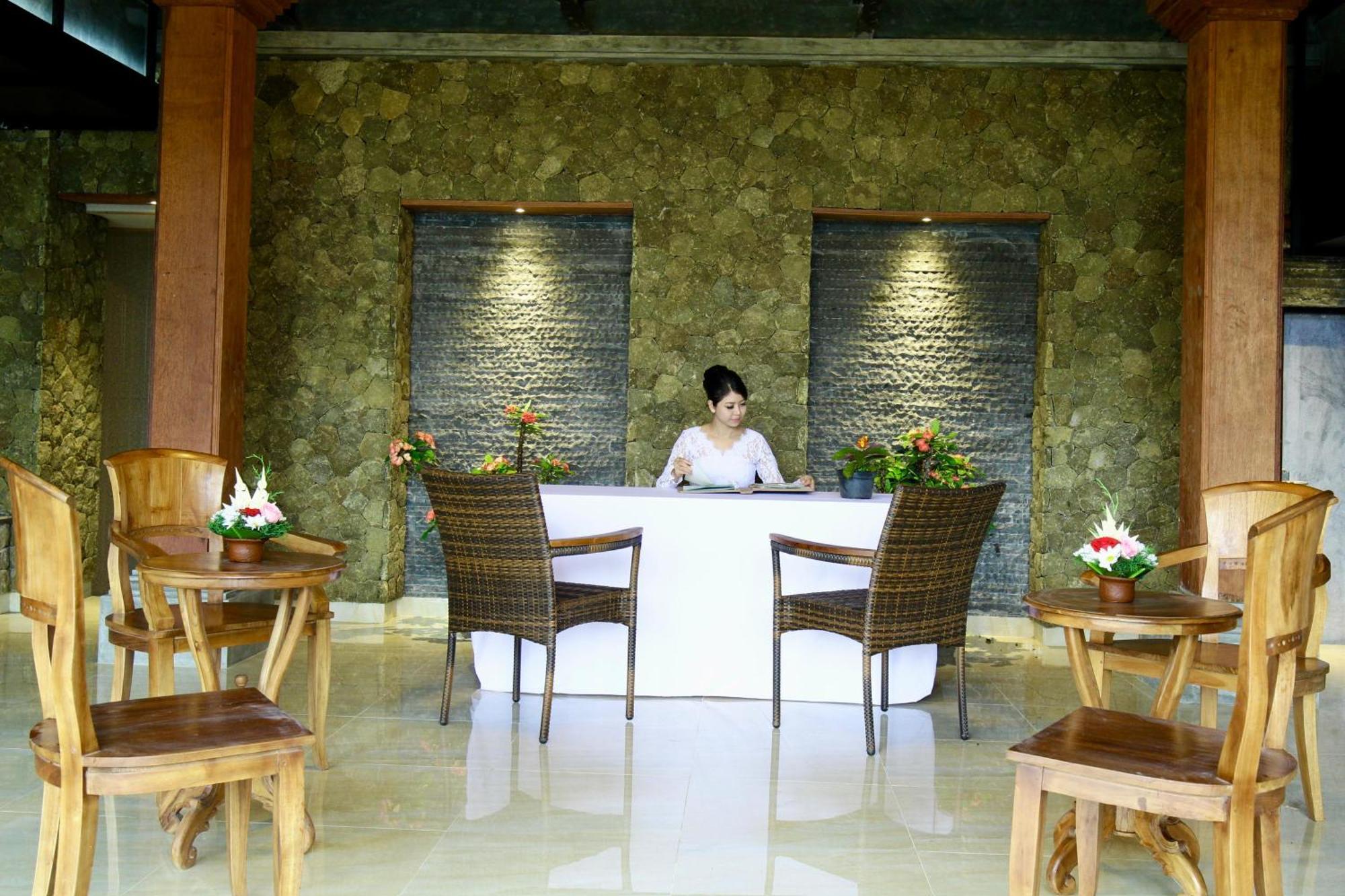 Puri Karang Besakih Hotel Menanga Bagian luar foto